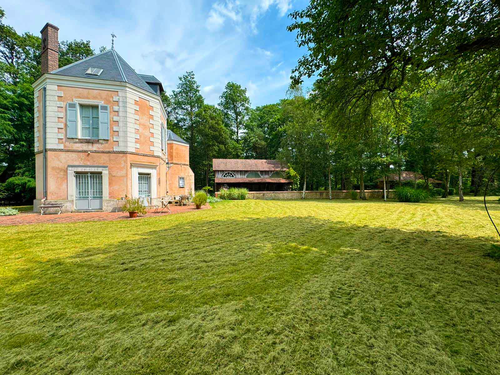 1-tonte-de-pelouse-propriete-privee-Yvelines-DBH-Espaces-Verts